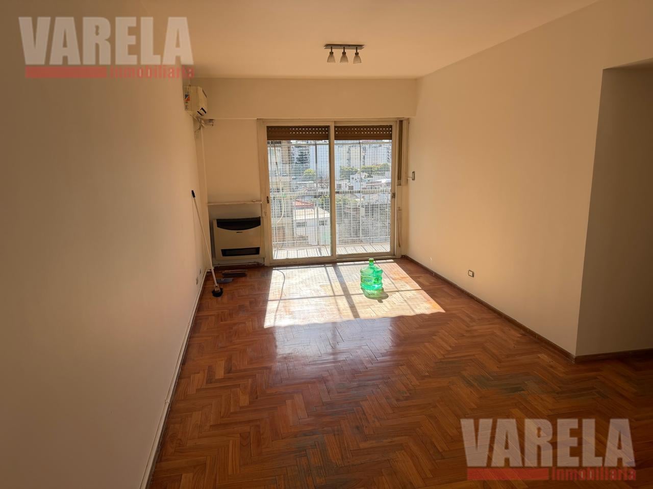 Departamento en Alquiler 4amb.c/Balcon Av.Angel Gallardo 600.Piso7°Alquiler$1.500.000 Exp.$ 250.000