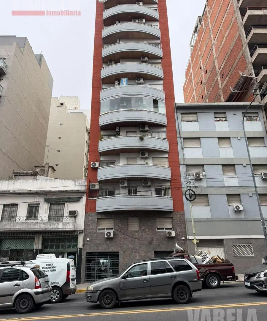 Departamento en Venta Piso 10° Al frente Semi Piso 3 amb c/Cochera fija u$s 165.000 3