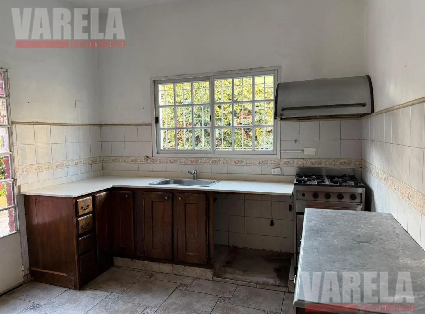 PH tipo Casa en Almagro Sanchez de Loria 700 6 amb. c/Garage Entrada Indep. Pileta y Jardin u$s 320. 3