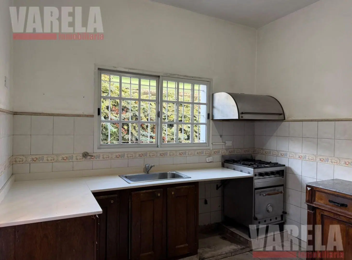 PH tipo Casa en Almagro Sanchez de Loria 700 6 amb. c/Garage Entrada Indep. Pileta y Jardin u$s 320. 2
