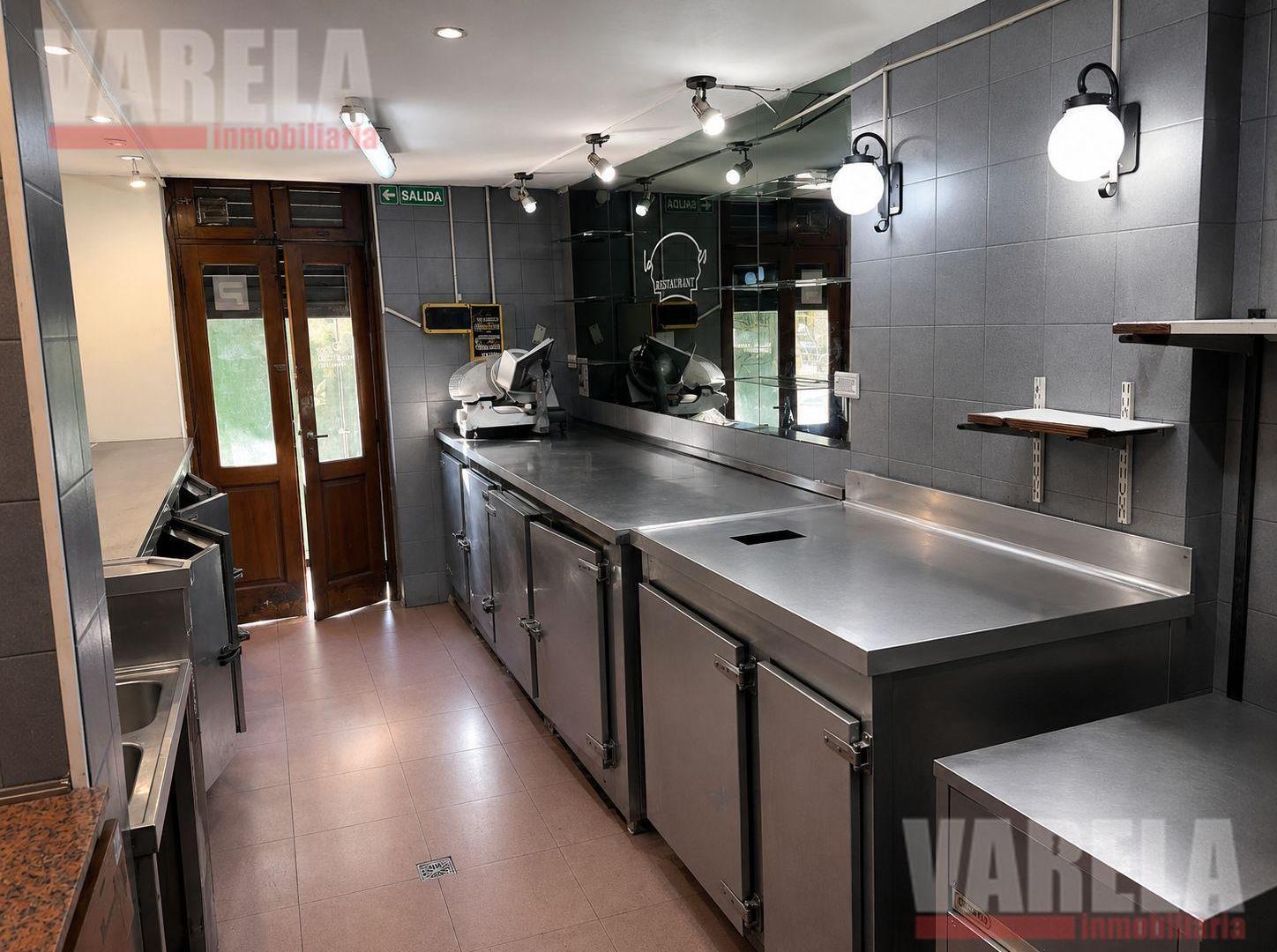 Foto de Local Apto Todo Rubro - Ideal Gastronomia 150mts - Av. Angel Gallardo, imagen 3