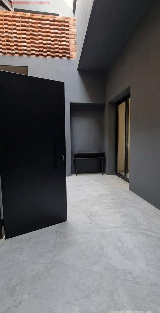 Foto de PH de 4 ambientes con Terraza y 3 baños Reciclado a nuevo! u$s 140.000, imagen 3