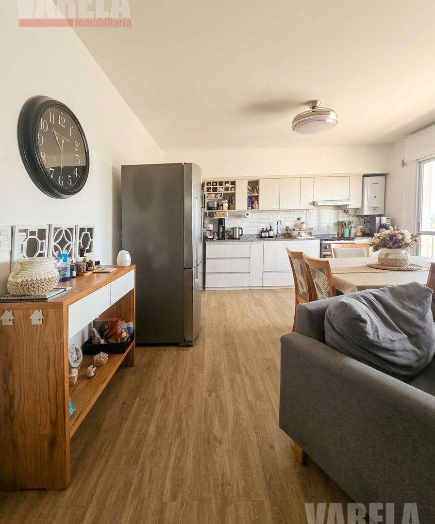 Foto de PH en Venta Yerbal al 6000 - 4 amb 1° Piso por Escalera con balcón y, imagen 2