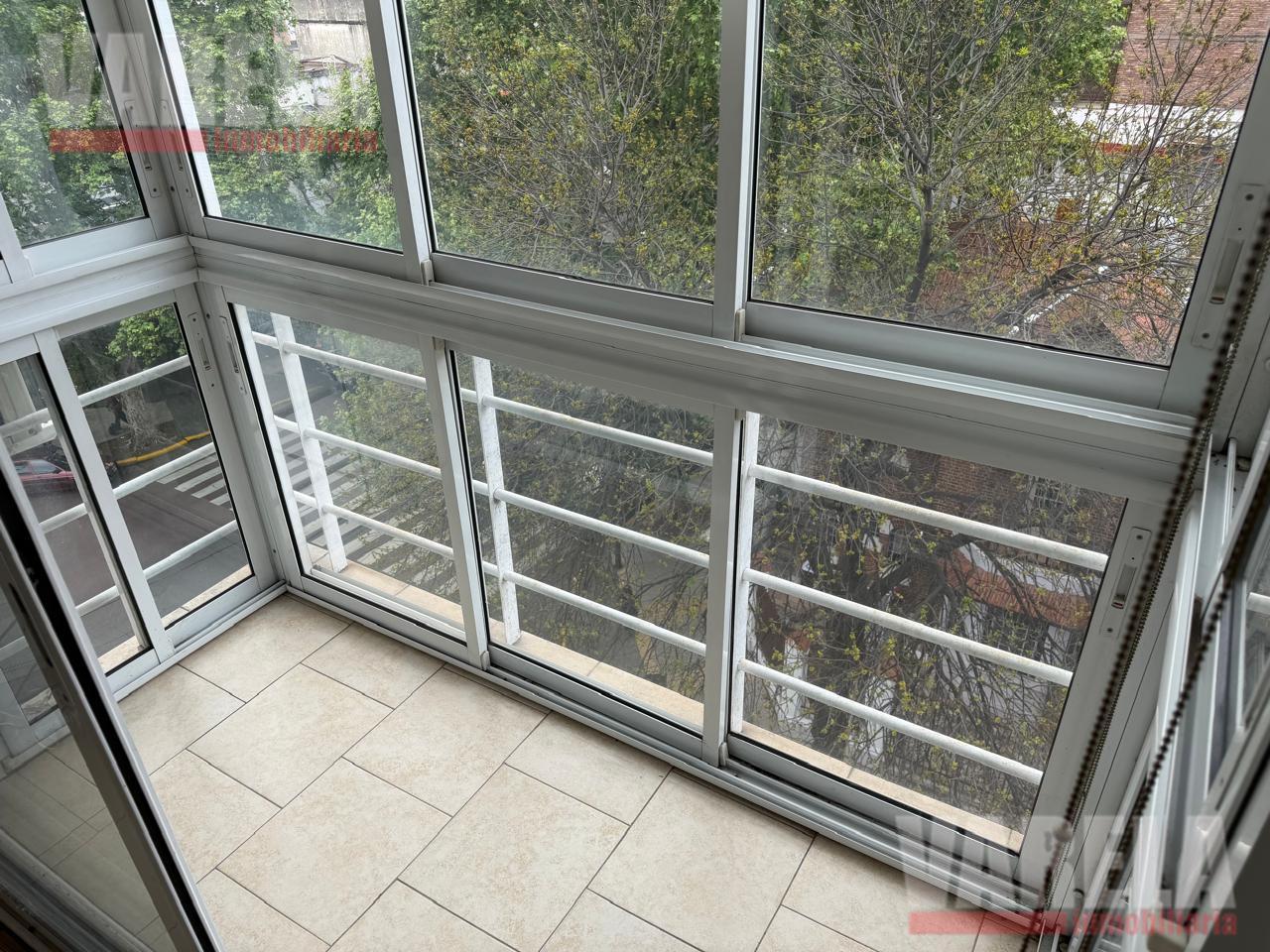 Foto de Departamento en Alquiler Floresta-2 amb. al frente c/Balcón piso, imagen 5