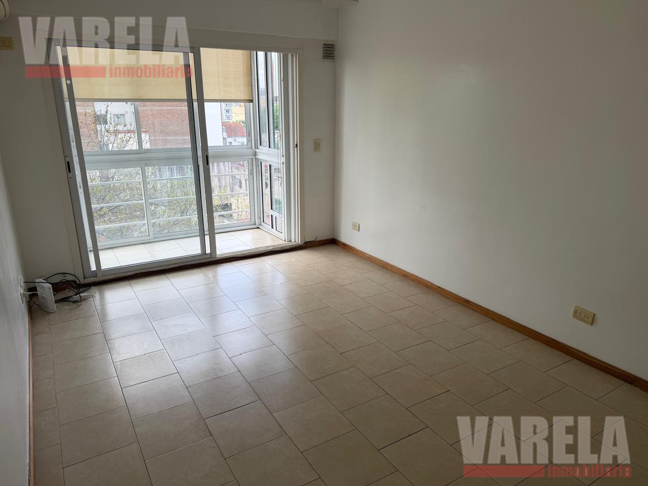 Foto de Departamento en Alquiler Floresta-2 amb. al frente c/Balcón piso, imagen 4
