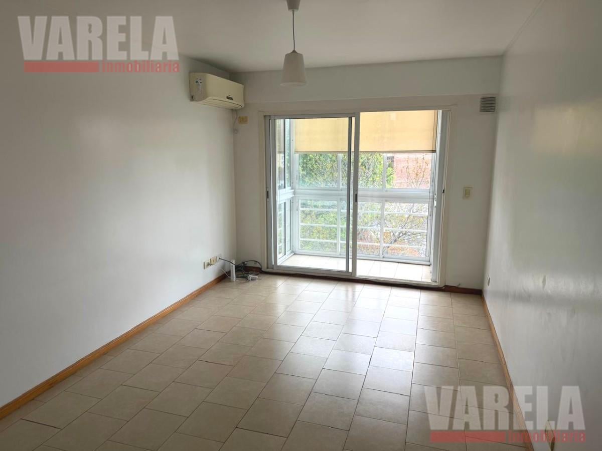 Foto de Departamento en Alquiler Floresta-2 amb. al frente c/Balcón piso, imagen 1