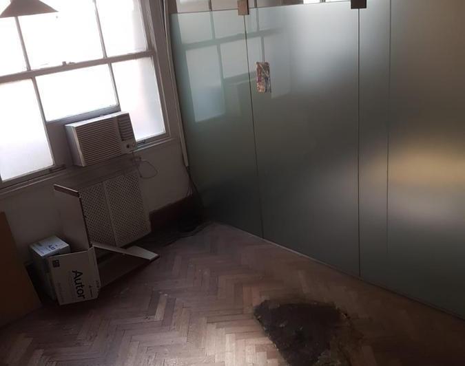 Amplia Oficina en edificio Señorial en Microcentro 2