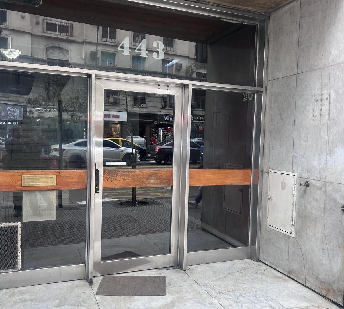 Foto de Departamento sobre Avenida Corrientes excelente ubicacion, imagen 2