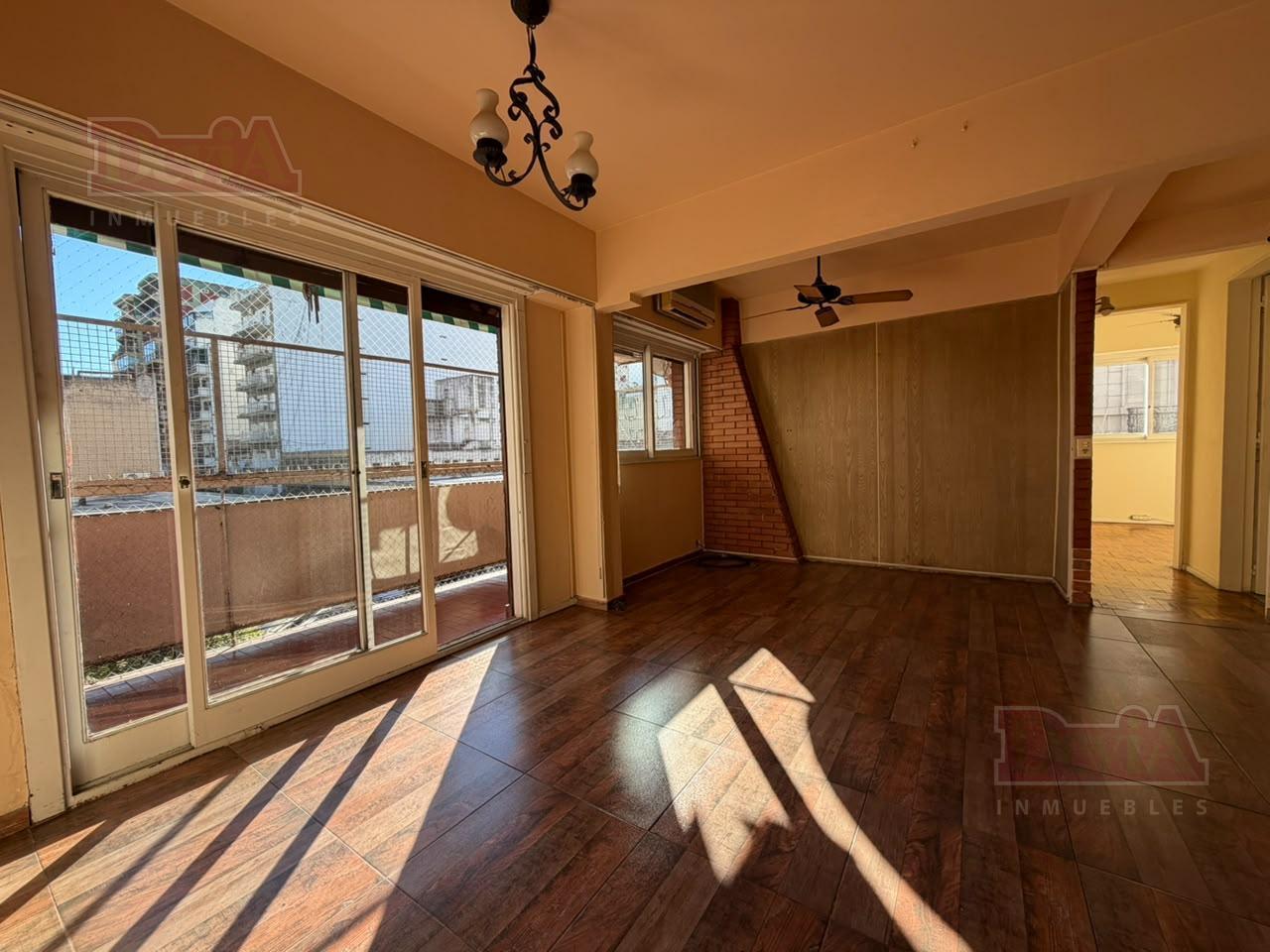 Foto de Venta - Departamento - 3 ambientes - Bartolome Mitre y Pasteur, imagen 2