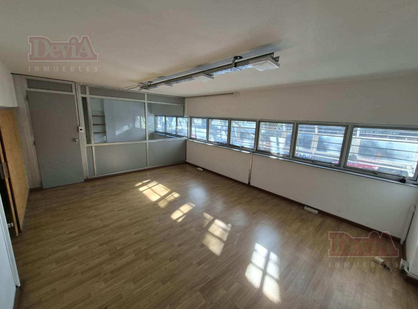 Foto de Local con oficinas en alquiler Saavedra Cap. Fed., imagen 4