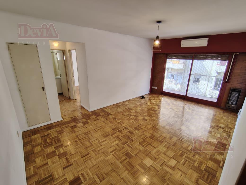 Foto de Alquiler - Paso 700 - Dos ambientes - Muy Luminoso - Balvanera, imagen 1