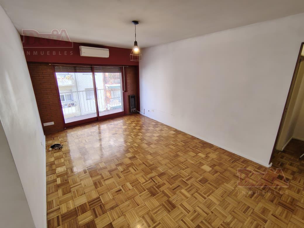 Foto de Alquiler - Paso 700 - Dos ambientes - Muy Luminoso - Balvanera, imagen 2