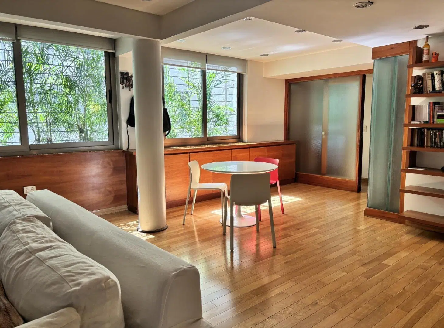 Piso alto en Recoleta con balcón corrido, cochera y seguridad 24 hs 5