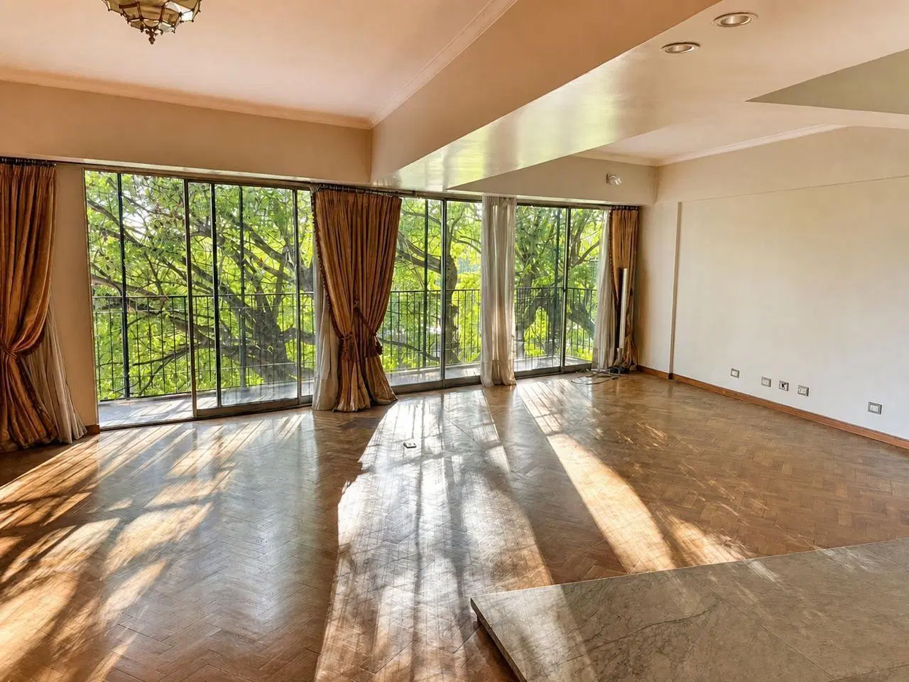 PISO en VENTA .Av LIBERTADOR y OLLEROS . 4 AMBIENTES al FRENTE c/COCHERA 4