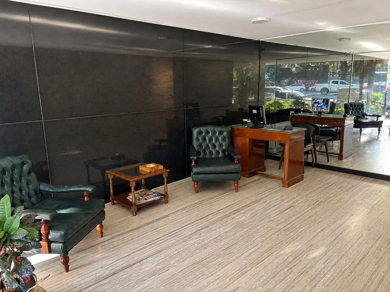 PISO en VENTA .Av LIBERTADOR y OLLEROS . 4 AMBIENTES al FRENTE c/COCHERA 2