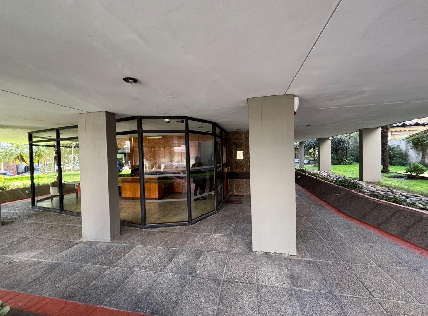 DEPARTAMENTO EN ALQUILER EN EL CENTRO DE MARTINEZ . 4 AMBIENTES Y COCHERA