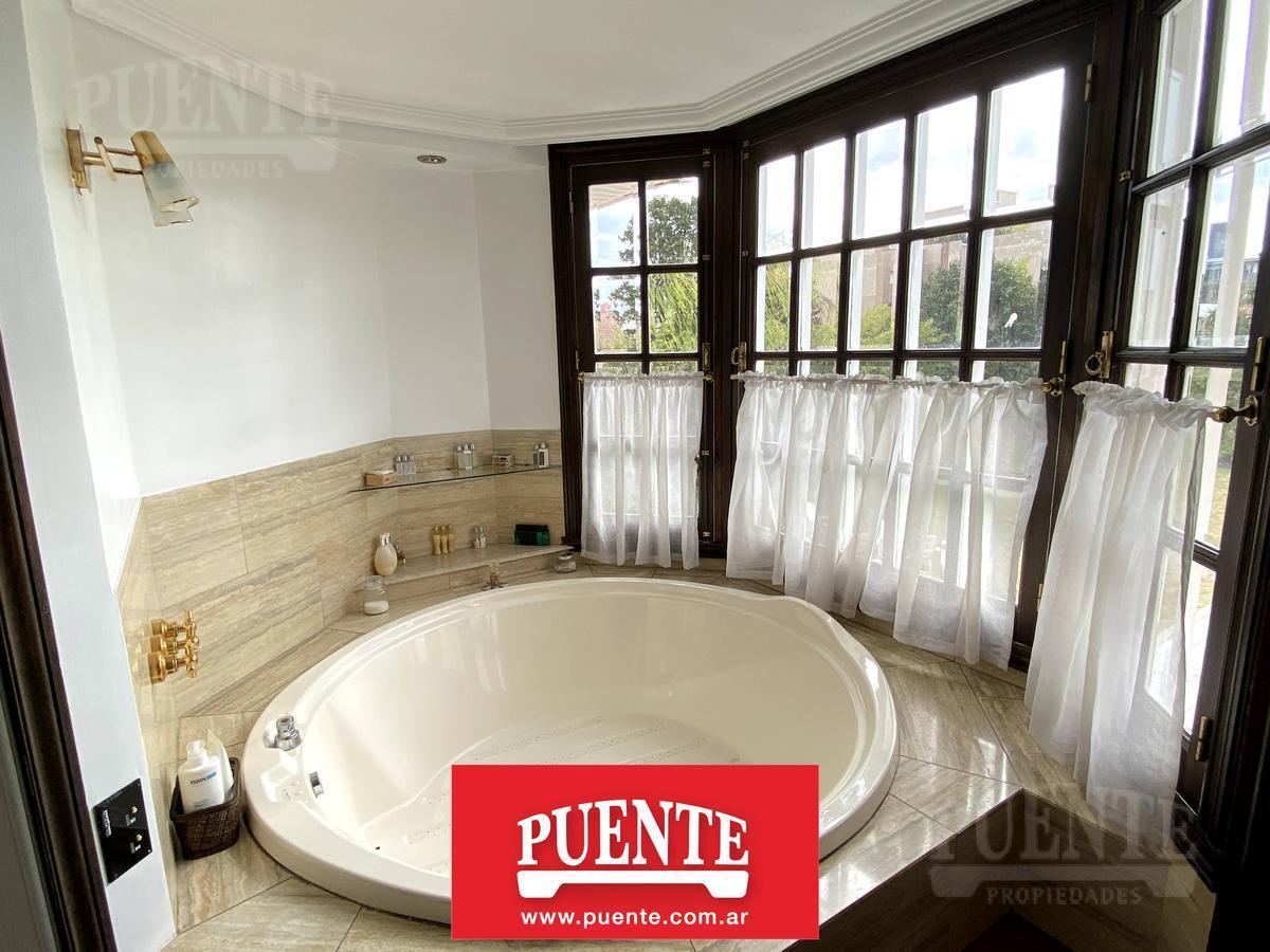 Foto de Importante Chalet en Venta en Monte Grande sobre lote de 1400 m2, imagen 5