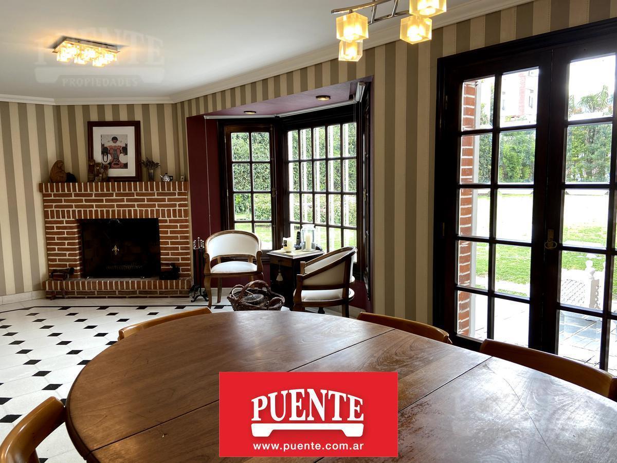 Importante Chalet en Venta en Monte Grande sobre lote de 1400 m2