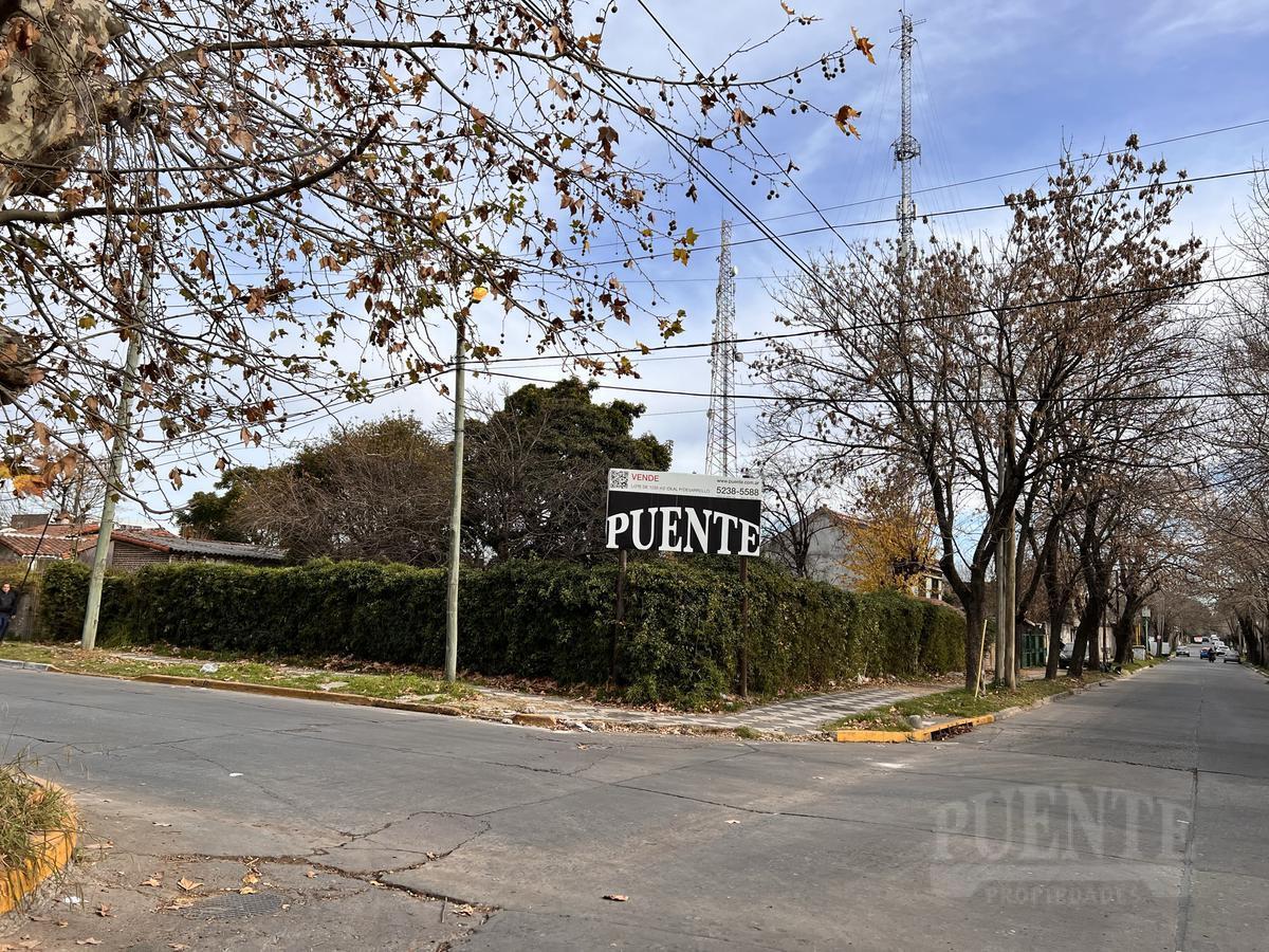 Lote en esquina para desarrollar en Monte Grande