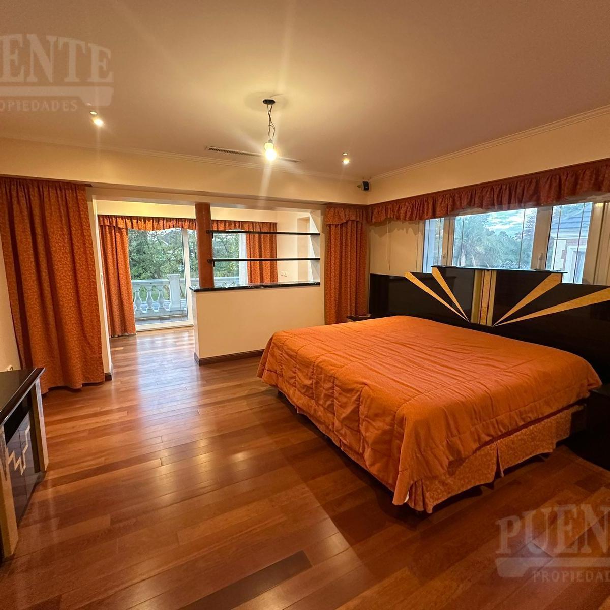 Importante Casa en Venta en Saint Thomas Sur 4 Dorm. Escritorio y Dependencias 5