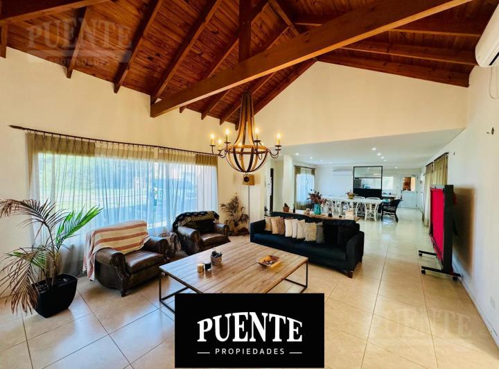Casa en Barrio Fincas de San Vicente Golf  Venta - Alquiler Amueblado