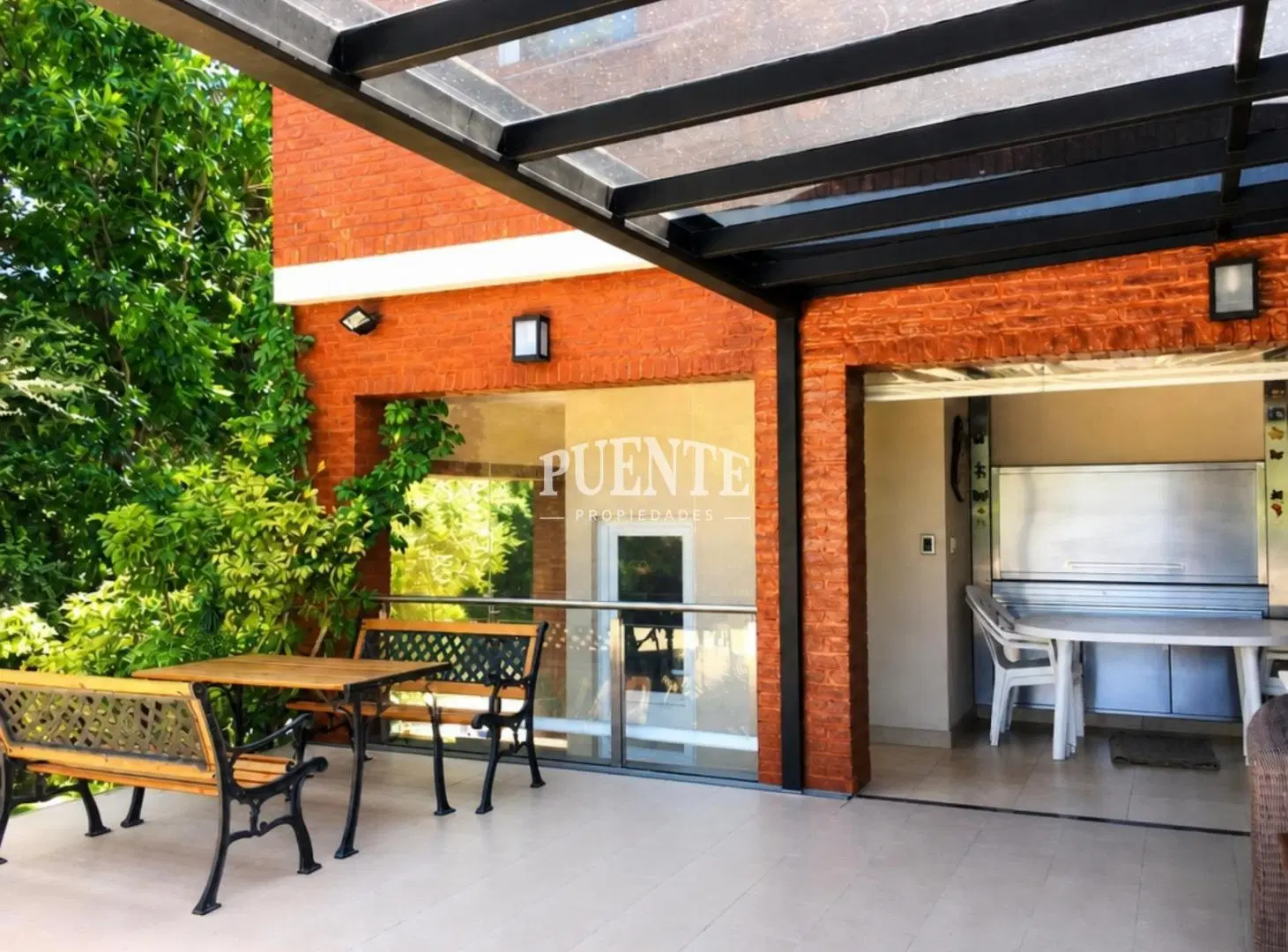 Casa sobre 2 lotes en Saint Thomas, Canning 5