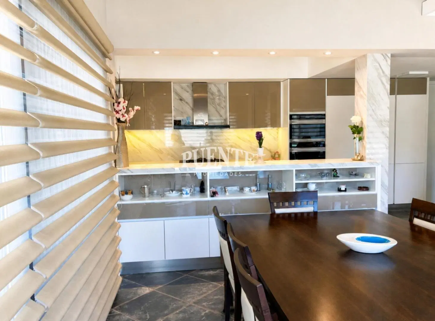 Casa sobre 2 lotes en Saint Thomas, Canning 1