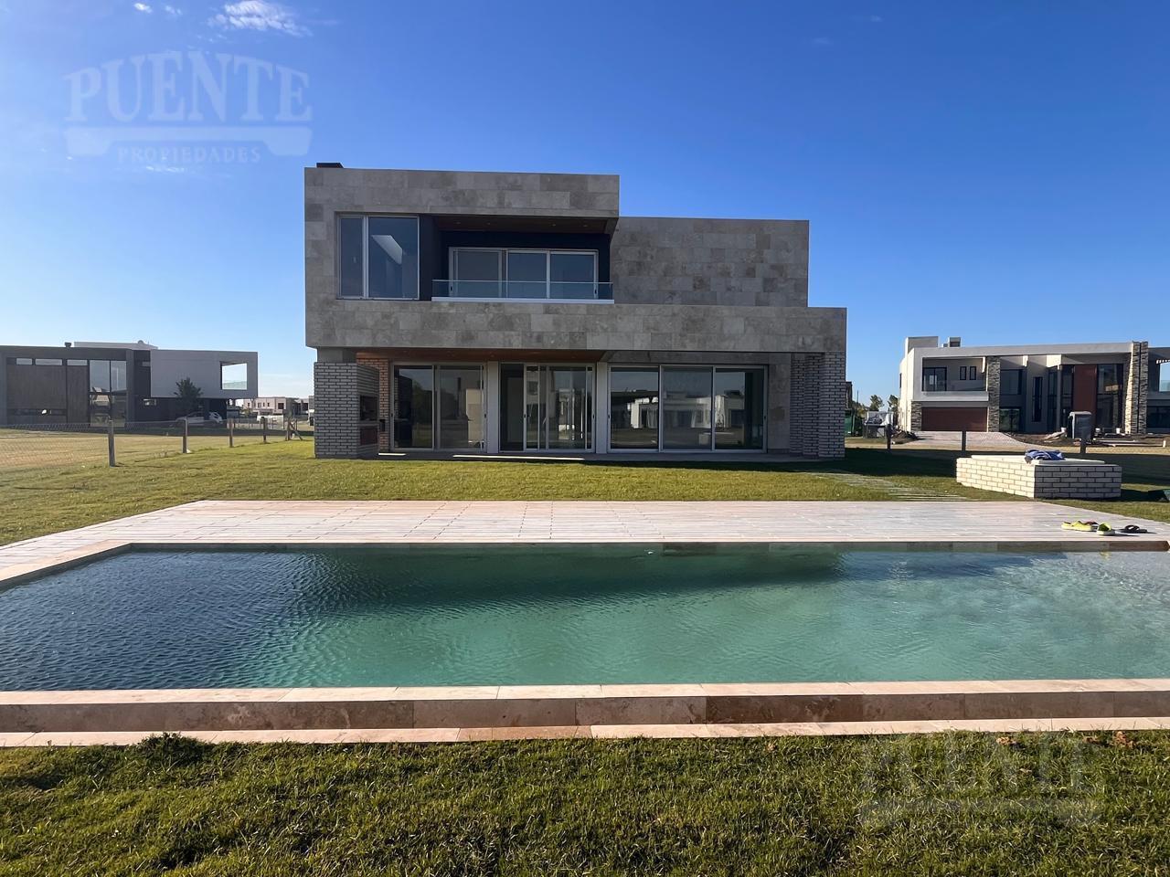 Casa a estrenar en venta en Terralagos, Canning, 5 suites