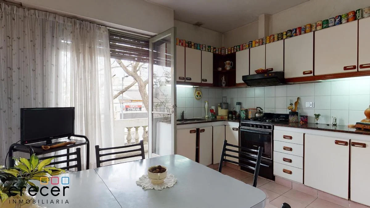 Venta PH de 4 Ambientes con Patio y Balcon Corrido 5