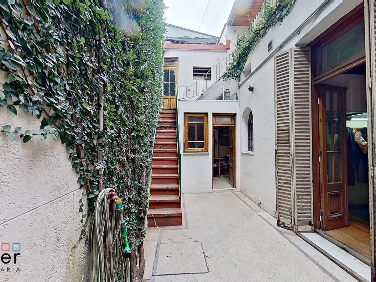 Hermosa Casa de Epoca de 4 Ambientes con Terraza y Patio 3