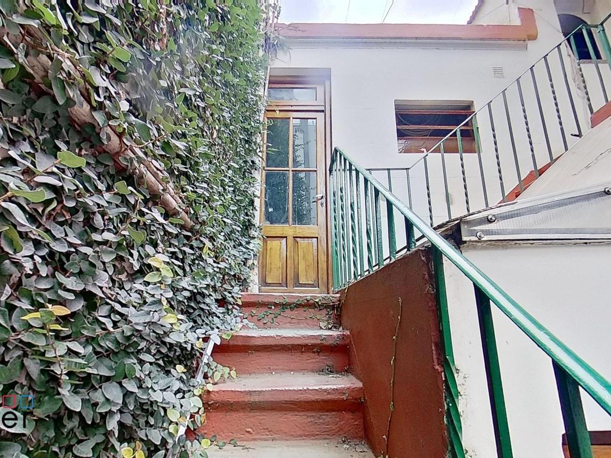 Hermosa Casa de Epoca de 4 Ambientes con Terraza y Patio 2