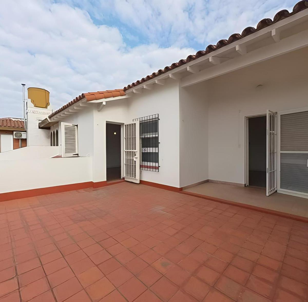 Casa en Venta de 3 Dorm. - Garage - Jardin - en Barrio Parque Cornelio Saavedra 2