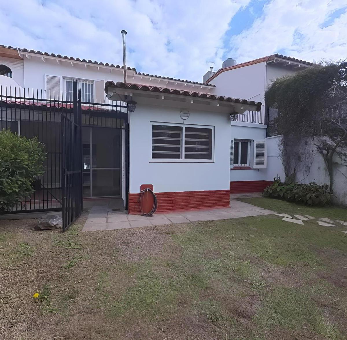 Casa en Venta de 3 Dorm. - Garage - Jardin - en Barrio Parque Cornelio Saavedra 5