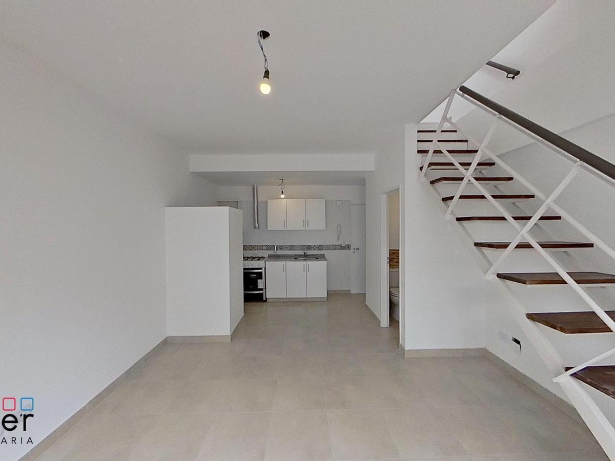 Departamento Tipo PH en Duplex con Terraza Propia de 2 Amb en Coghlan 2