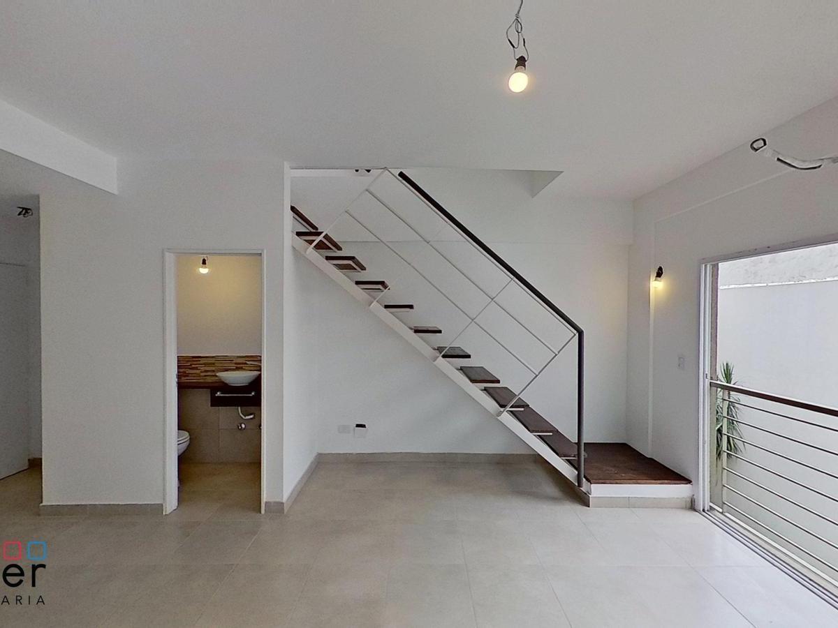 Departamento Tipo PH en Duplex con Terraza Propia de 2 Amb en Coghlan 3