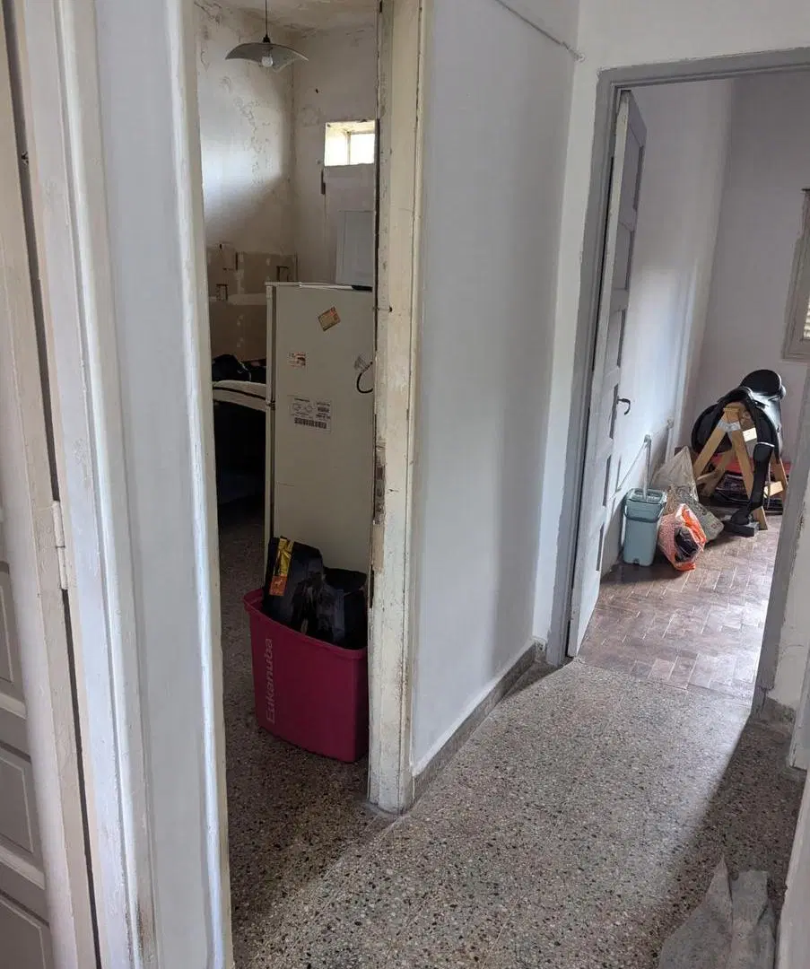 Casa a refaccionar de tres ambientes sobre lote 8,66 x 46 con local al frente 3