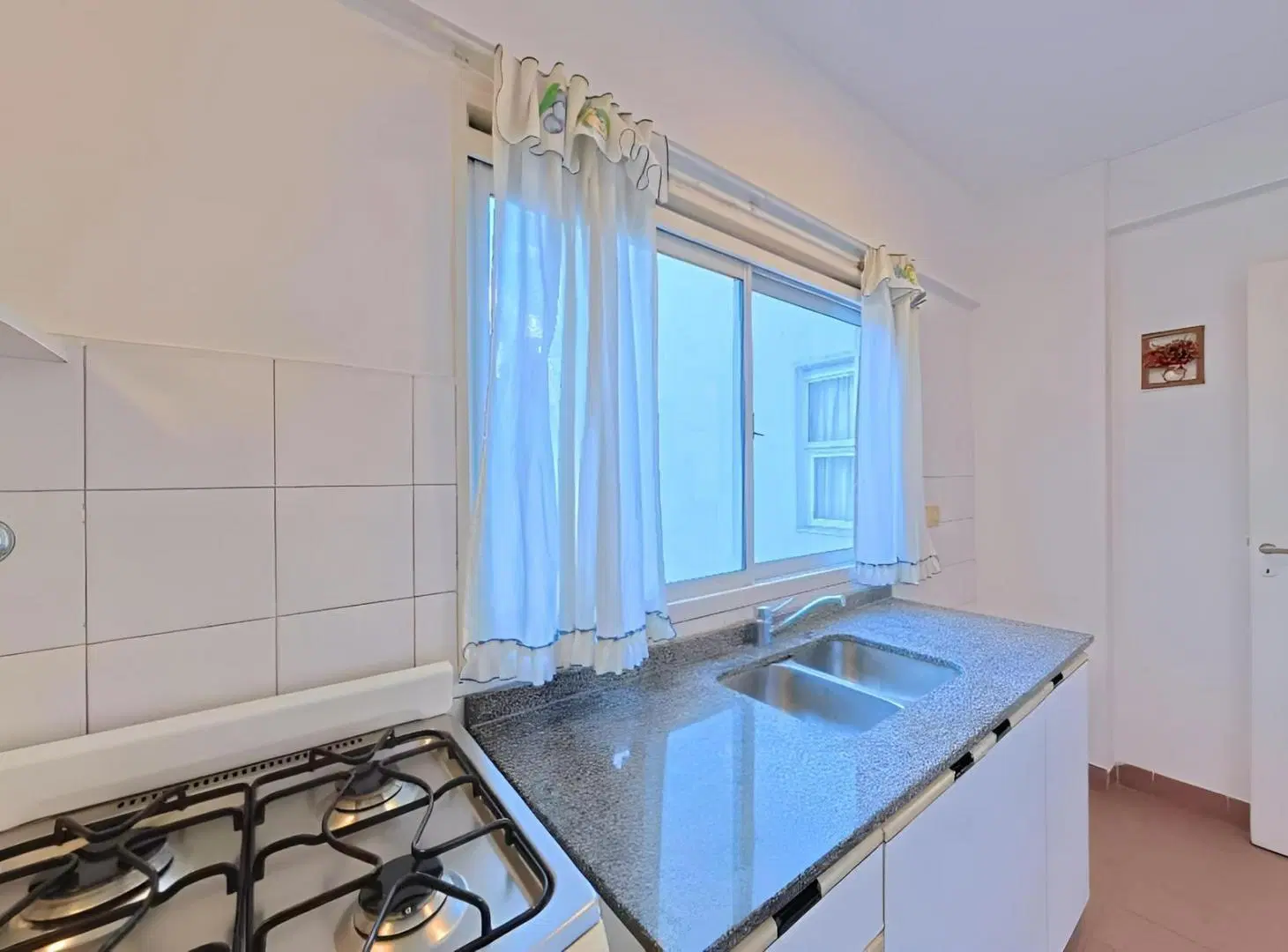 Departamento en venta de 3 AMBIENTES con Balcón C/FRENTE COCHERA FIJA Excelente estado 4