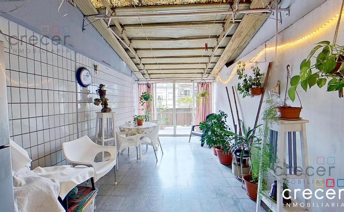 Departamento venta 4 ambientes con escritorio patio balcon y cochera fija Colegiales