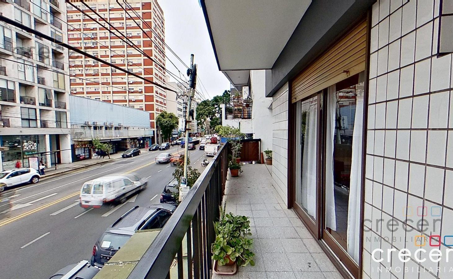 Departamento venta 4 ambientes con escritorio patio balcon y cochera fija Colegiales
