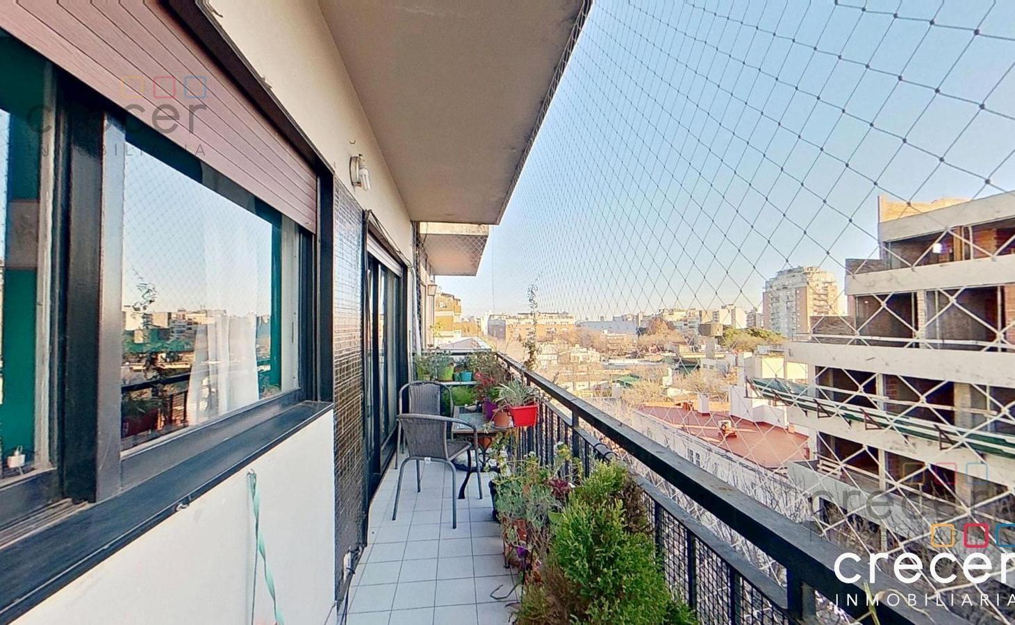 Venta Departamento 3 ambientes al frente con balcón corrido vista abierta en Colegiales
