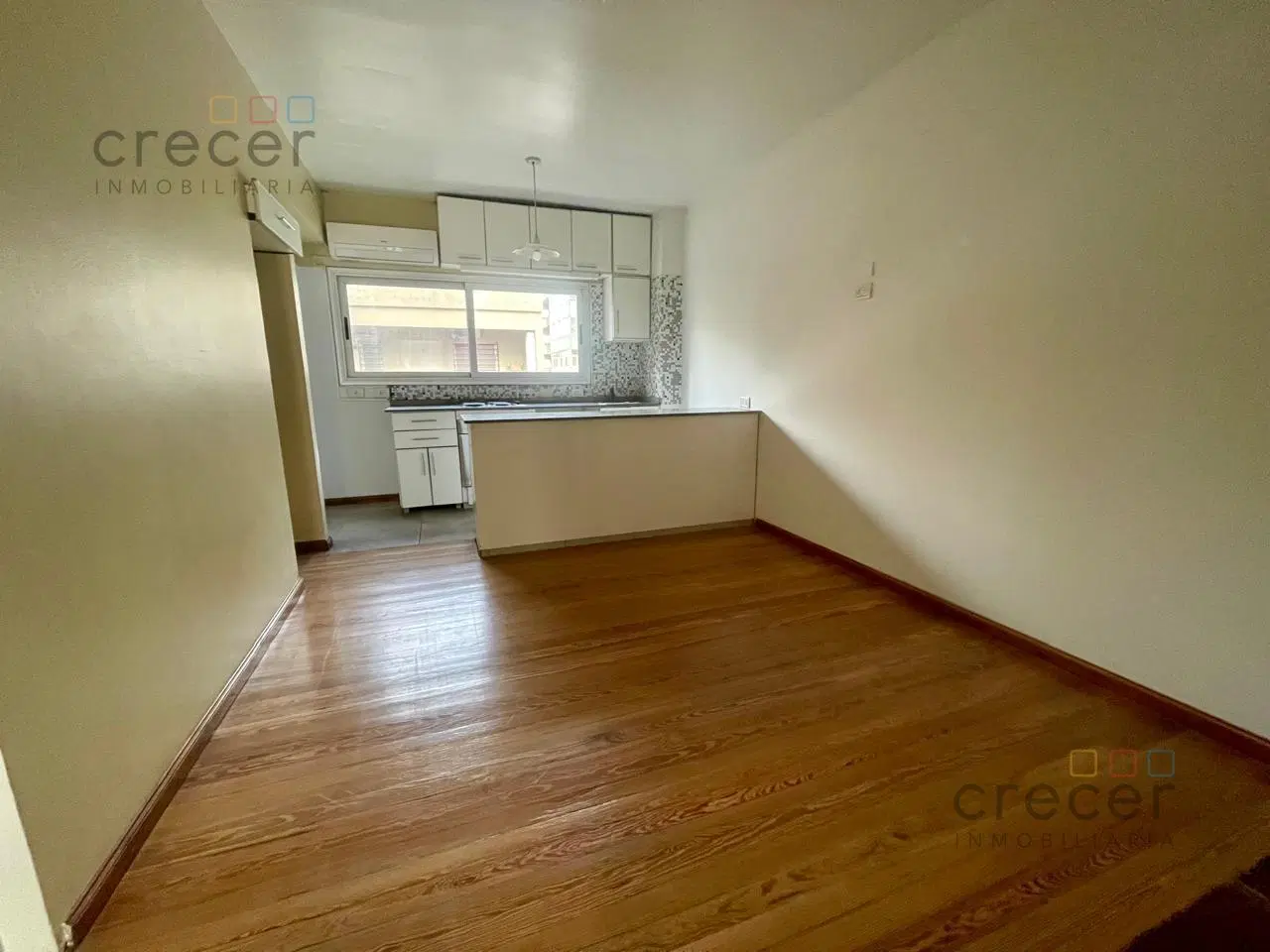Alquiler 2 AMBIENTES Frente Balcón Amplia TERRAZA PROPIA C/PARRILLA en piso superior BAUNES al 1800 2