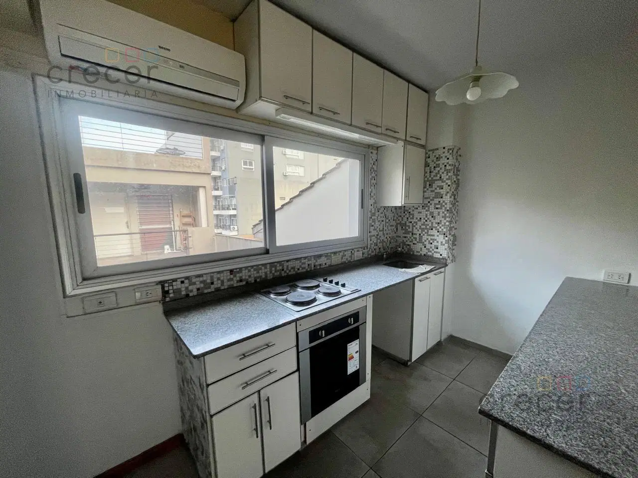 Alquiler 2 AMBIENTES Frente Balcón Amplia TERRAZA PROPIA C/PARRILLA en piso superior BAUNES al 1800 3