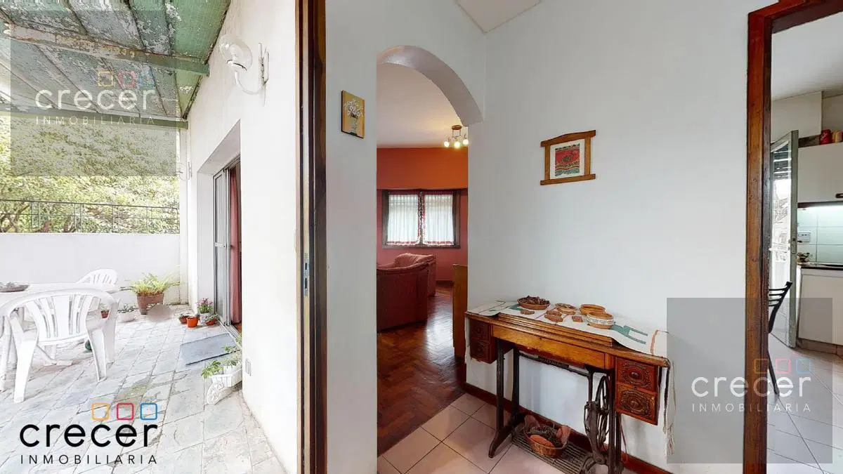 Venta PH de 4 ambientes al frente con patio y balcón Entrada independiente Sin expensas 2