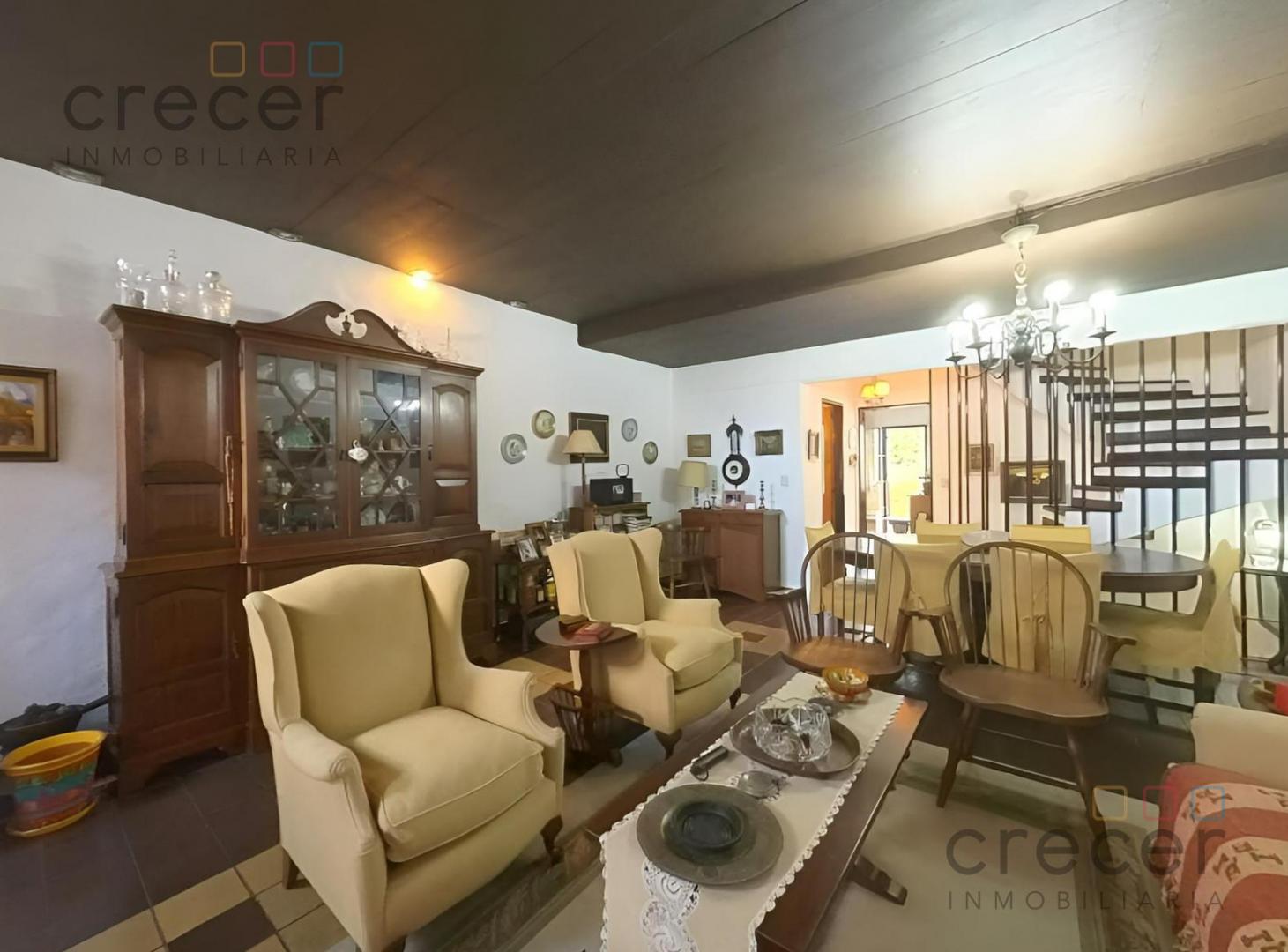 Foto de Casa en venta triplex 6 ambientes parrilla jardin y doble cochera Villa, imagen 4