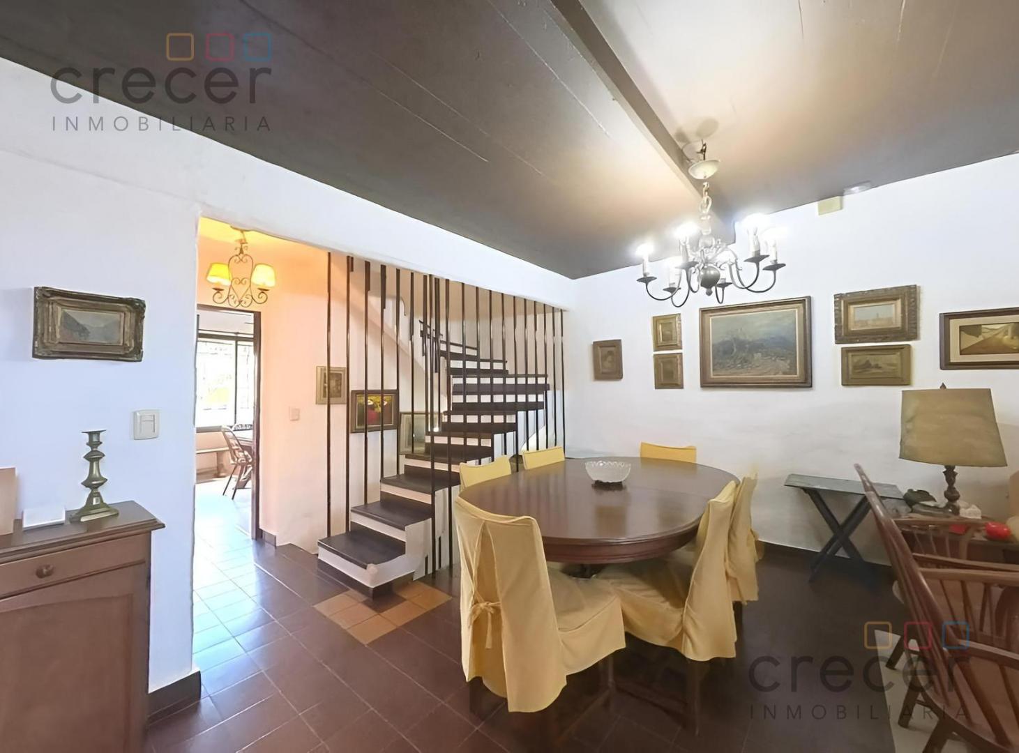Foto de Casa en venta triplex 6 ambientes parrilla jardin y doble cochera Villa, imagen 3
