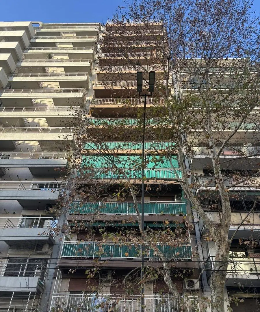 VER VIDEO!!! PISO ALTO. BALCÓN CORRIDO, MUY LUMINOSO. COCINA OFFICE INDEP. LAV. INMEJORABLE ACC-UBIC 5