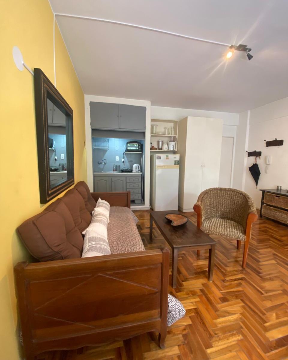 Foto de Amplio departamento de un ambiente en excelente zona, imagen 2