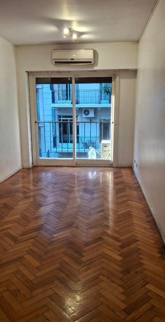 Departamento de dos amplios ambientes en alquiler o venta en Recoleta