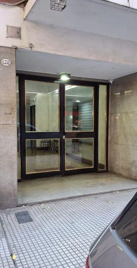 Departamento de dos amplios ambientes en alquiler o venta en Recoleta 3