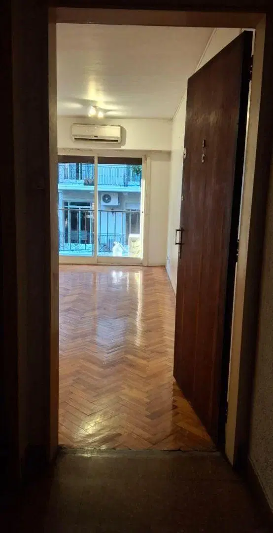 Departamento de dos amplios ambientes en alquiler o venta en Recoleta 4